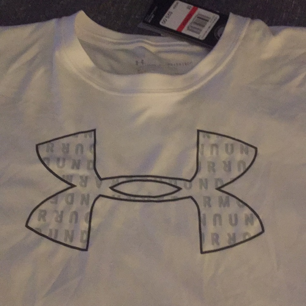 Under Armour graphic white logo heatgear Tee shirt XS